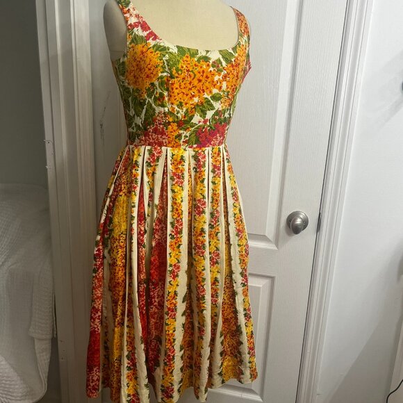 Isaac Mizrahi Floral Pleated Dress Sz 2 - Picture 1 of 2